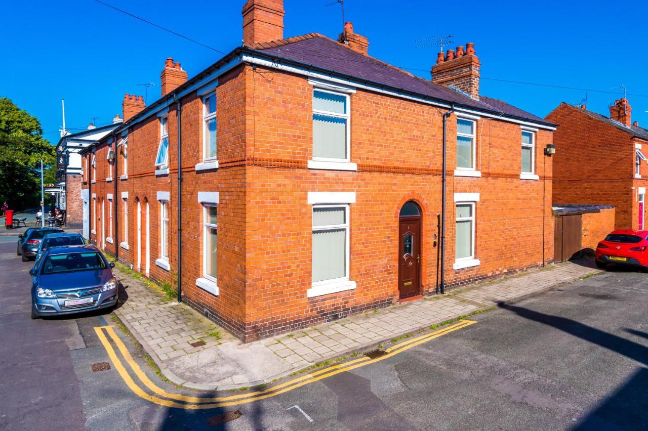 Spacious 3-Bed House In Chester By 53 Degrees Property, Ideal For Families & Professionals, Free Parking - Sleeps 7 Extérieur photo