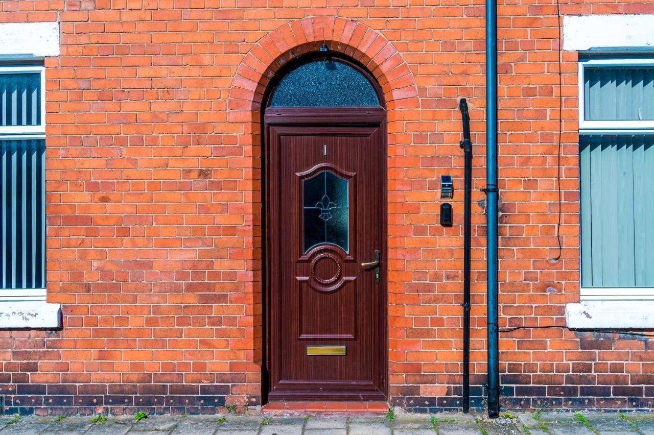 Spacious 3-Bed House In Chester By 53 Degrees Property, Ideal For Families & Professionals, Free Parking - Sleeps 7 Extérieur photo